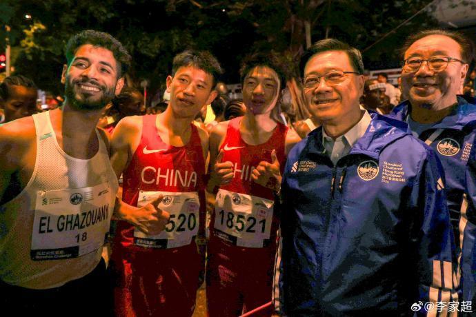 kaiyun团队-郭晶晶霍启刚亮相香港马拉松赛，李家超：推动体育盛事化发展